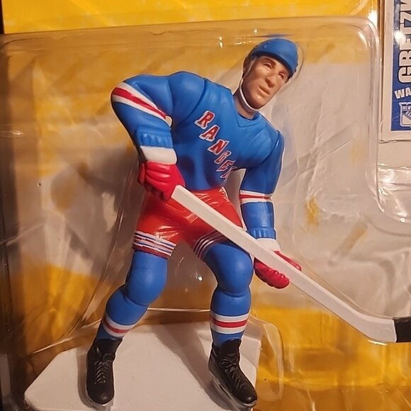 Kenner 1997 Edition Wayne Gretzky NHL New York Rangers Starting Lineup Figure - Picture 2 of 7